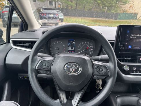 Used 2025 Toyota Corolla LE image 32