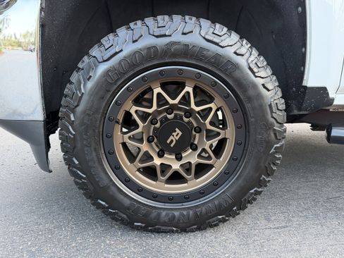 Used 2019 Chevrolet Silverado 2500 LT AWD/4WD image 7