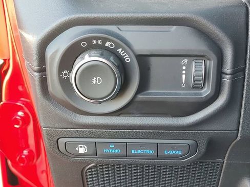 Certified 2025 Jeep Wrangler Unlimited Sahara image 25