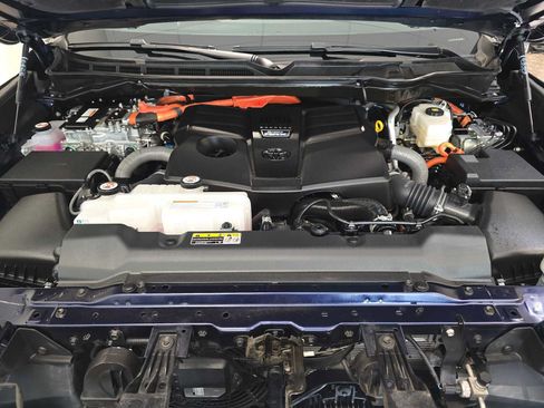 Certified 2024 Toyota Tundra Limited AWD/4WD image 9