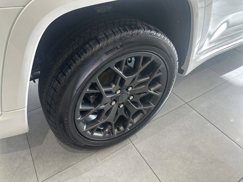 New 2025 Jeep Grand Cherokee Summit image 23