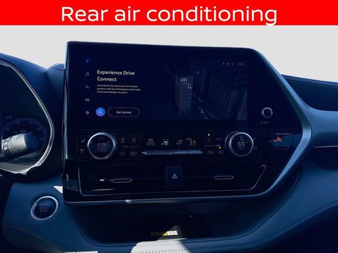 Used 2024 Toyota Highlander Platinum image 8