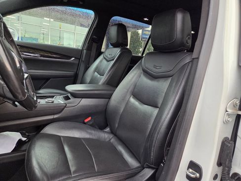 Used 2020 Cadillac XT6 Premium Luxury FWD image 9