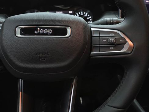 Used 2025 Jeep Compass Latitude w/ Altitude Special Edition AWD/4WD image 19