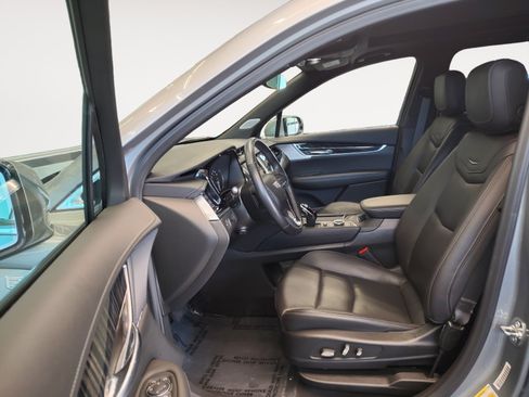 Used 2025 Cadillac XT6 Premium Luxury FWD image 24
