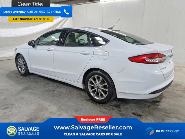 Used 2017 Ford Fusion SE FWD image 3
