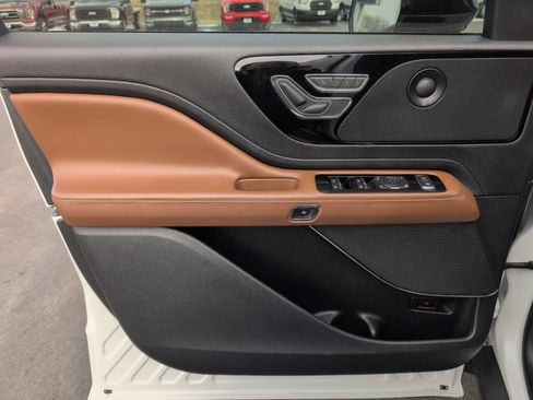 Used 2021 Lincoln Aviator Reserve image 16