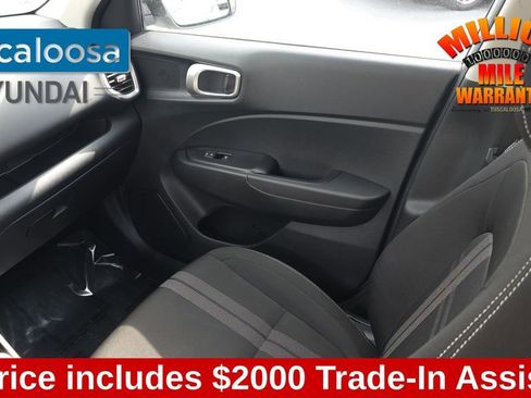 Used 2024 Hyundai Venue SEL image 30
