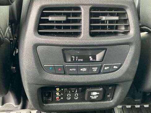 Used 2016 Honda Pilot Touring image 11