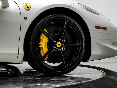 Used 2015 Ferrari 458 Italia Coupe image 89
