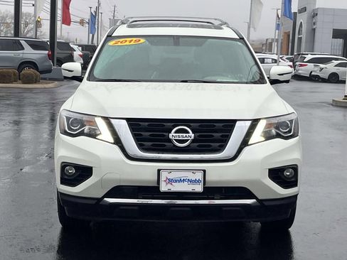 Used 2019 Nissan Pathfinder Platinum image 2