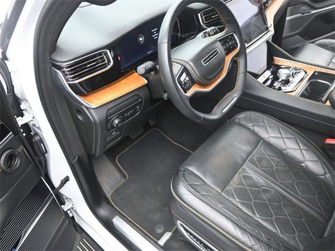 Used 2024 Jeep Grand Wagoneer L Series III image 9