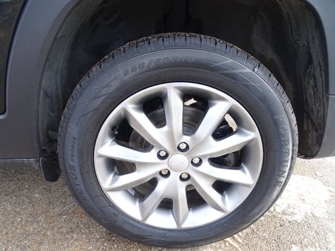 Used 2017 Jeep Cherokee Limited w/ Luxury Group image 46