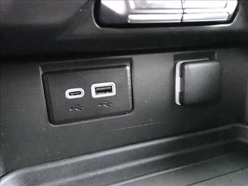 Used 2023 GMC Yukon SLE AWD/4WD image 18