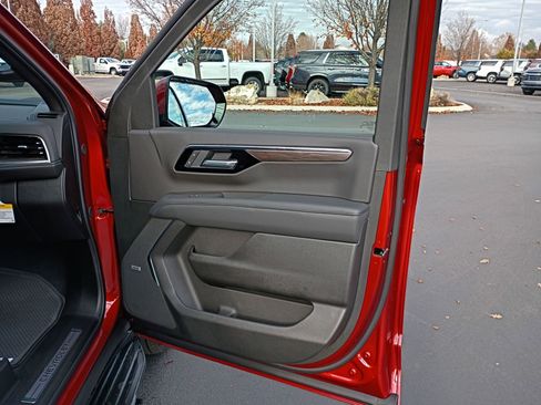 New 2026 Chevrolet Suburban LT image 21