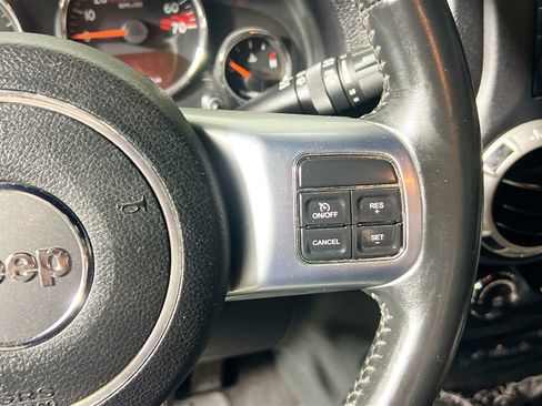 Used 2016 Jeep Wrangler Unlimited Rubicon AWD/4WD image 19