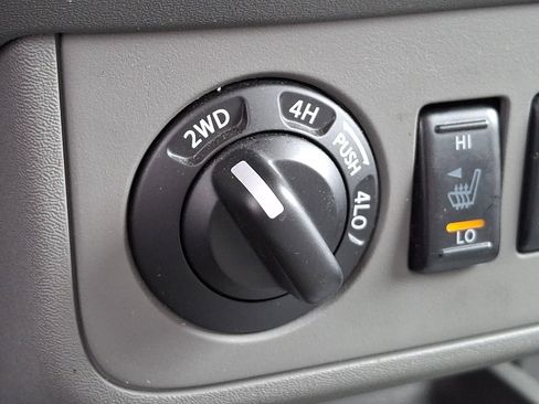 Used 2020 Nissan Frontier SV image 29