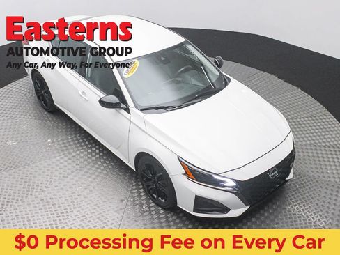Used 2024 Nissan Altima 2.5 SR FWD image 3