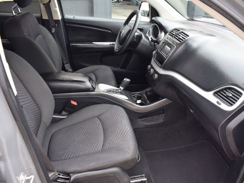 Used 2019 Dodge Journey SE FWD image 17