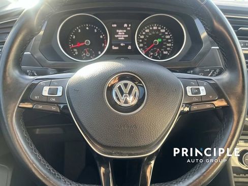 Used 2018 Volkswagen Tiguan SEL image 18