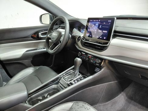 Used 2025 Jeep Compass Limited w/ Sun & Sound Group AWD/4WD image 30