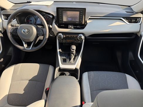 Used 2021 Toyota RAV4 XLE w/ Convenience Package image 9
