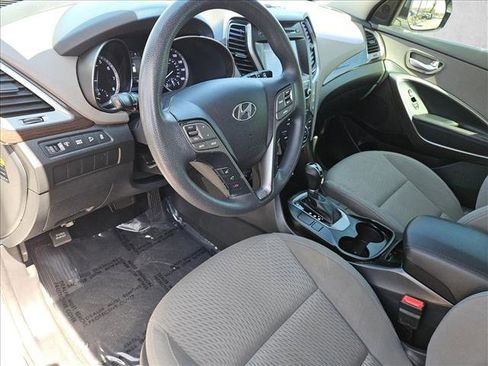 Used 2018 Hyundai Santa Fe SE FWD image 18