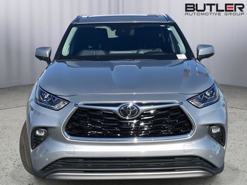 Used 2024 Toyota Highlander Platinum image 8