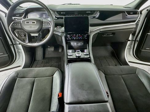 Used 2023 Jeep Grand Cherokee Trailhawk AWD/4WD image 16