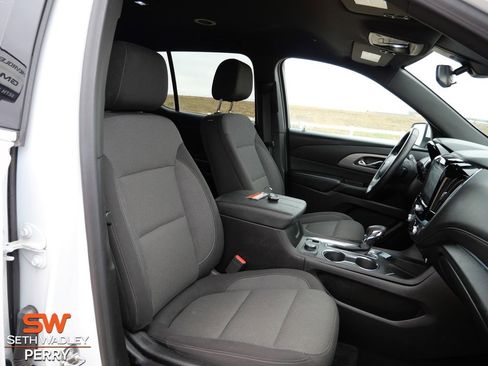 Used 2023 Chevrolet Traverse LT image 16