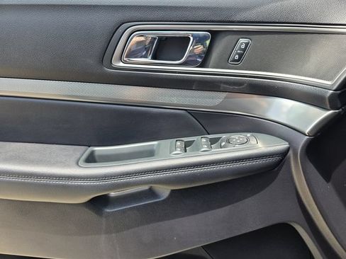 Used 2019 Ford Explorer XLT w/ Equipment Group 202A FWD image 19