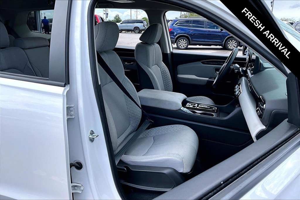 Used 2023 Honda Pilot LX image 28