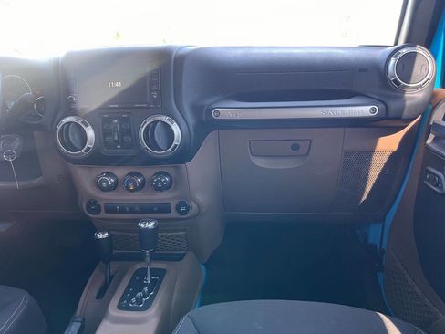 Used 2017 Jeep Wrangler Unlimited Sahara w/ Max Tow Package image 13