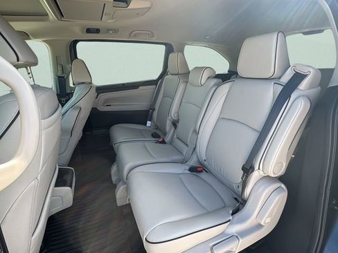New 2026 Honda Odyssey Touring image 13