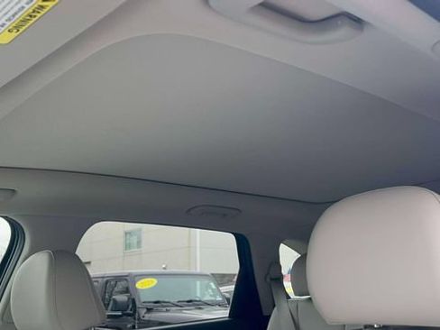 Used 2023 Kia Sorento S w/ Panoramic Sunroof Package AWD/4WD image 18