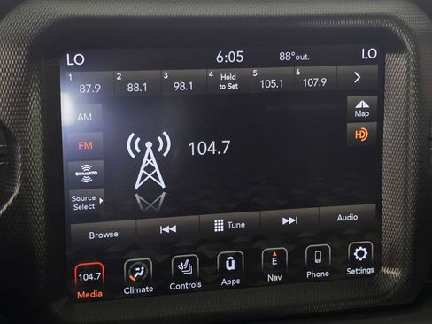 Used 2023 Jeep Wrangler Unlimited Sahara w/ Cold Weather Group AWD/4WD image 27