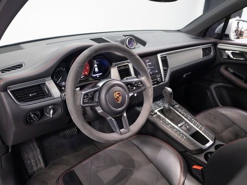 Certified 2017 Porsche Macan GTS image 4
