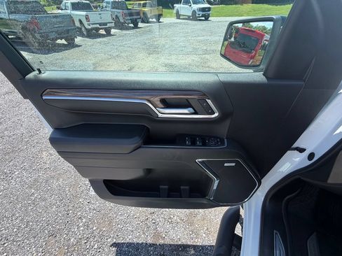 Used 2024 Chevrolet Silverado 1500 RST w/ Redline Edition AWD/4WD image 5