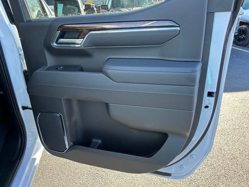 New 2026 GMC Sierra 1500 Elevation image 16