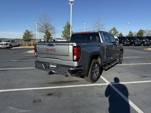 Used 2025 GMC Sierra 1500 SLE image 8