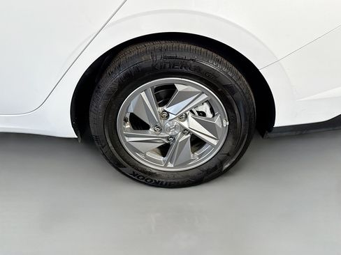Used 2025 Hyundai Elantra SE FWD image 36