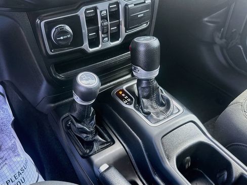 Used 2023 Jeep Wrangler Unlimited Sport AWD/4WD image 17