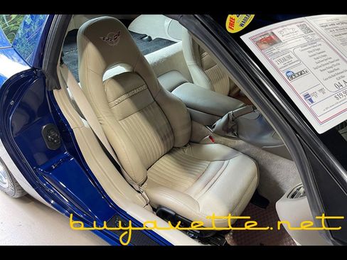 Used 2004 Chevrolet Corvette Coupe w/ Preferred Equipment Group image 18