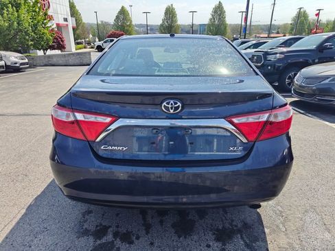 Used 2015 Toyota Camry XLE w/ Moonroof Package FWD image 5