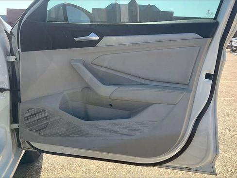 Used 2023 Volkswagen Jetta SE w/ Panoramic Sunroof Package FWD image 27