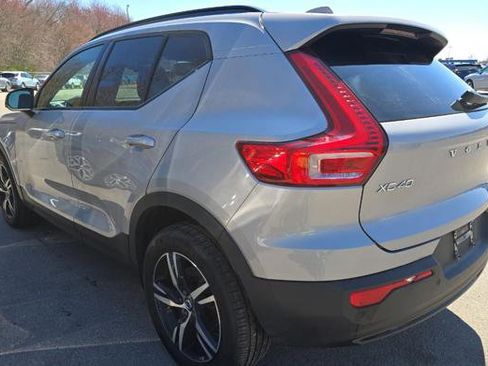 Used 2023 Volvo XC40 B5 Plus image 6