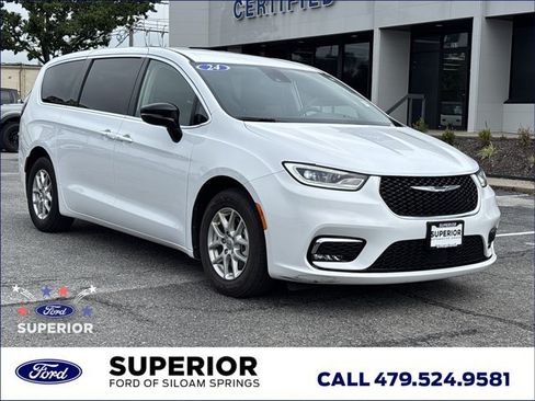 Used 2024 Chrysler Pacifica Touring-L FWD image 1