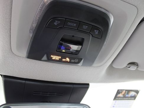 Used 2025 Toyota Corolla Cross L FWD image 26