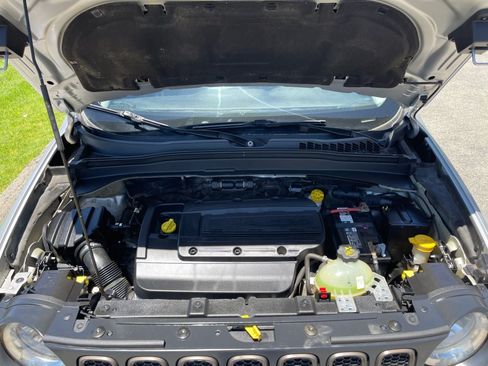 Used 2016 Jeep Renegade 75th Anniversary FWD image 30