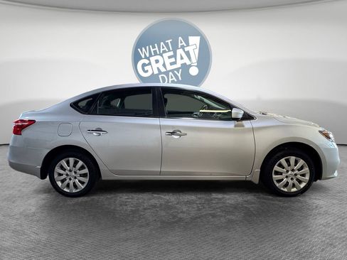Used 2017 Nissan Sentra SV FWD image 2